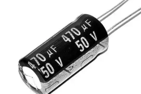 與固態(tài)電容相比，鉭電容的成本如何?